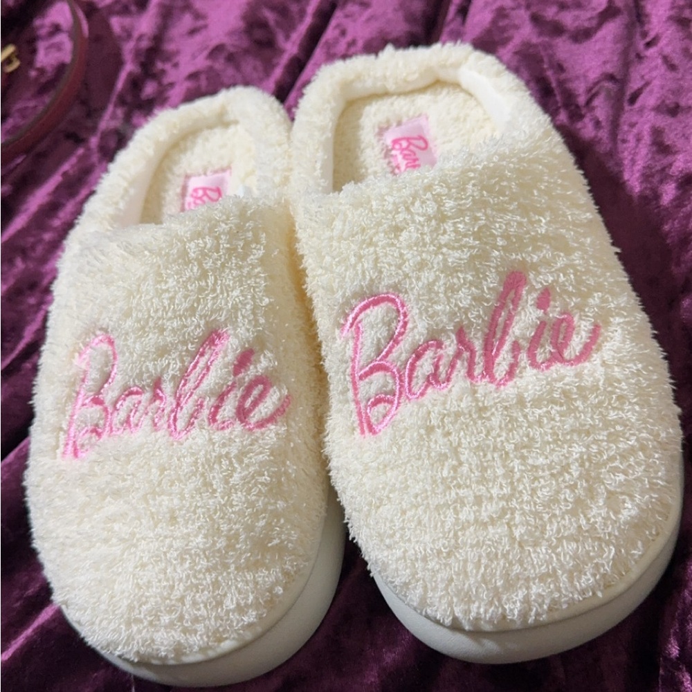 Barbie woman’s slippers size s 5-6